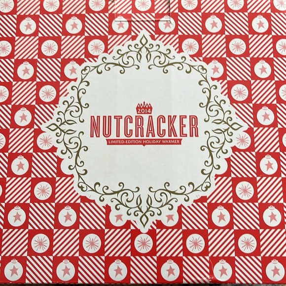**RESERVED** Scentsy 2014 Limited Edition Nutcracker Warmer w/Ornament - Picture 7 of 13
